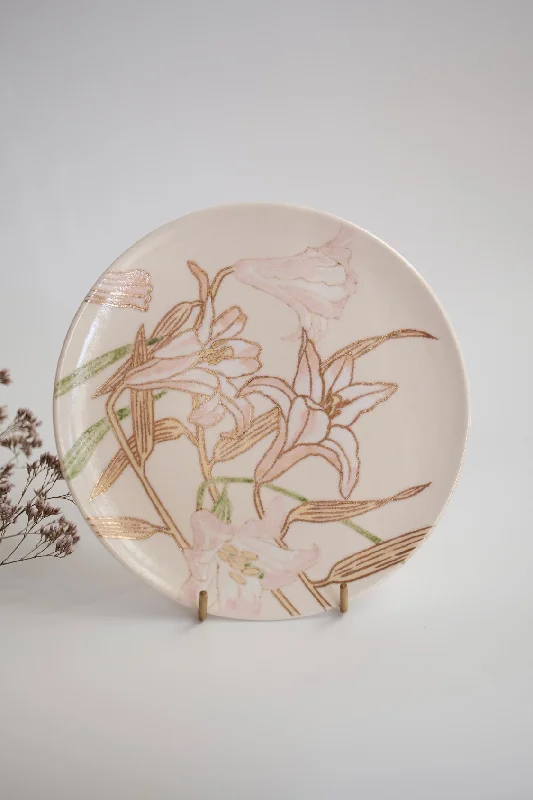 hand-painted dinner plates for special occasions-Taki Tomoda 友田多紀 Lily Medium Plate - TT14