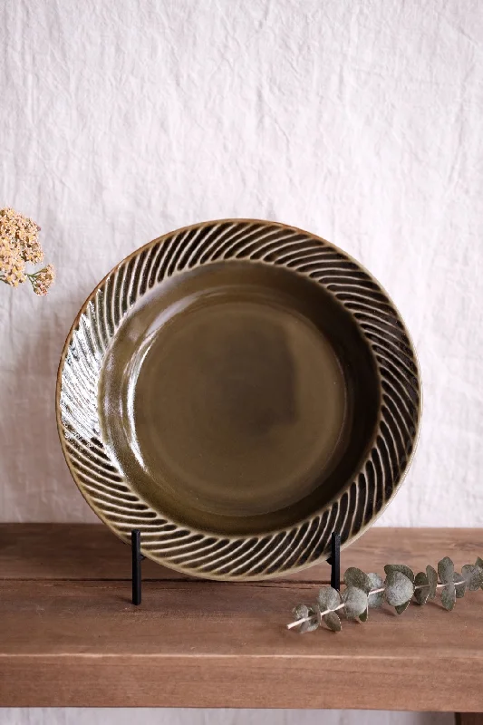 elegant dinner plates with gold accents-Minoware Green Round Plate