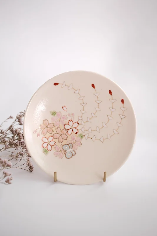 designer dinner plates for upscale dinners-Taki Tomoda 友田多紀 Flower Hairpin Small Plate - TT10