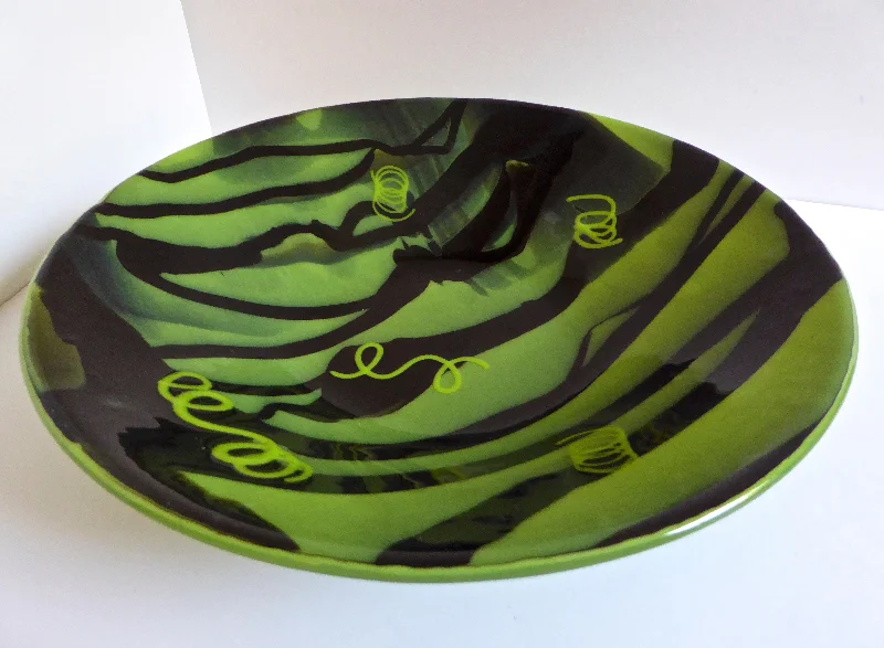 dinnerware for casual outdoor celebrations-Spring Green and Black Fused Glass Bowl